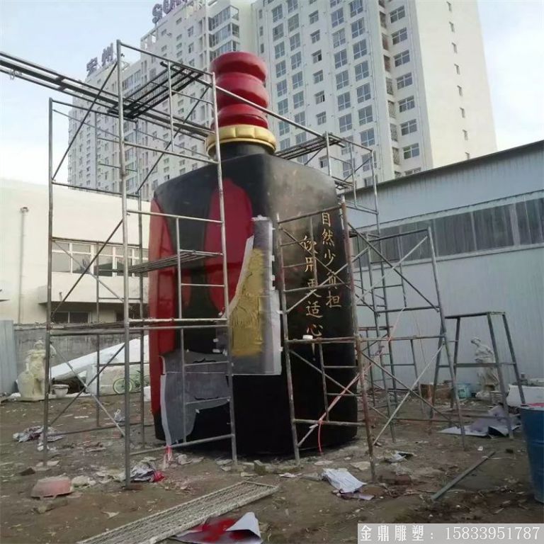 玻璃鋼大型酒瓶雕塑，酒廠仿真酒瓶雕塑定制1