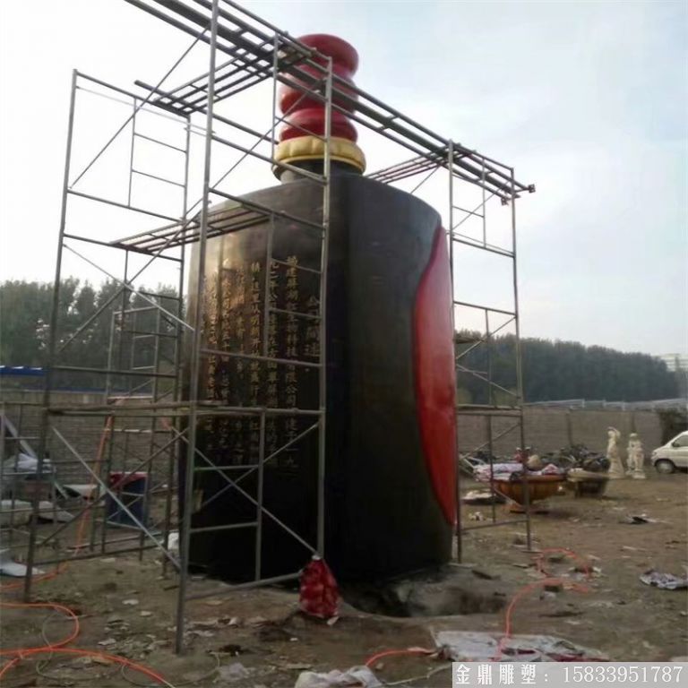 玻璃鋼大型酒瓶雕塑，酒廠仿真酒瓶雕塑定制5