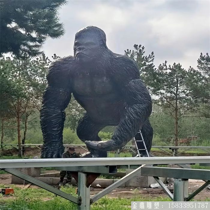 玻璃鋼大型金剛雕塑  大猩猩仿真雕塑 動物園猩猩雕塑
